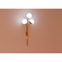 Applique Art. 1802 - 3 DIFFUSERS in Opal Glass - Brass